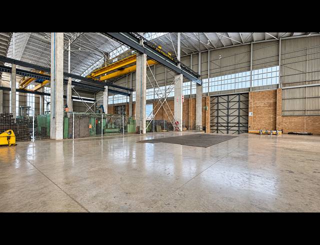 1,000M² WAREHOUSE TO LET IN TUNNEY